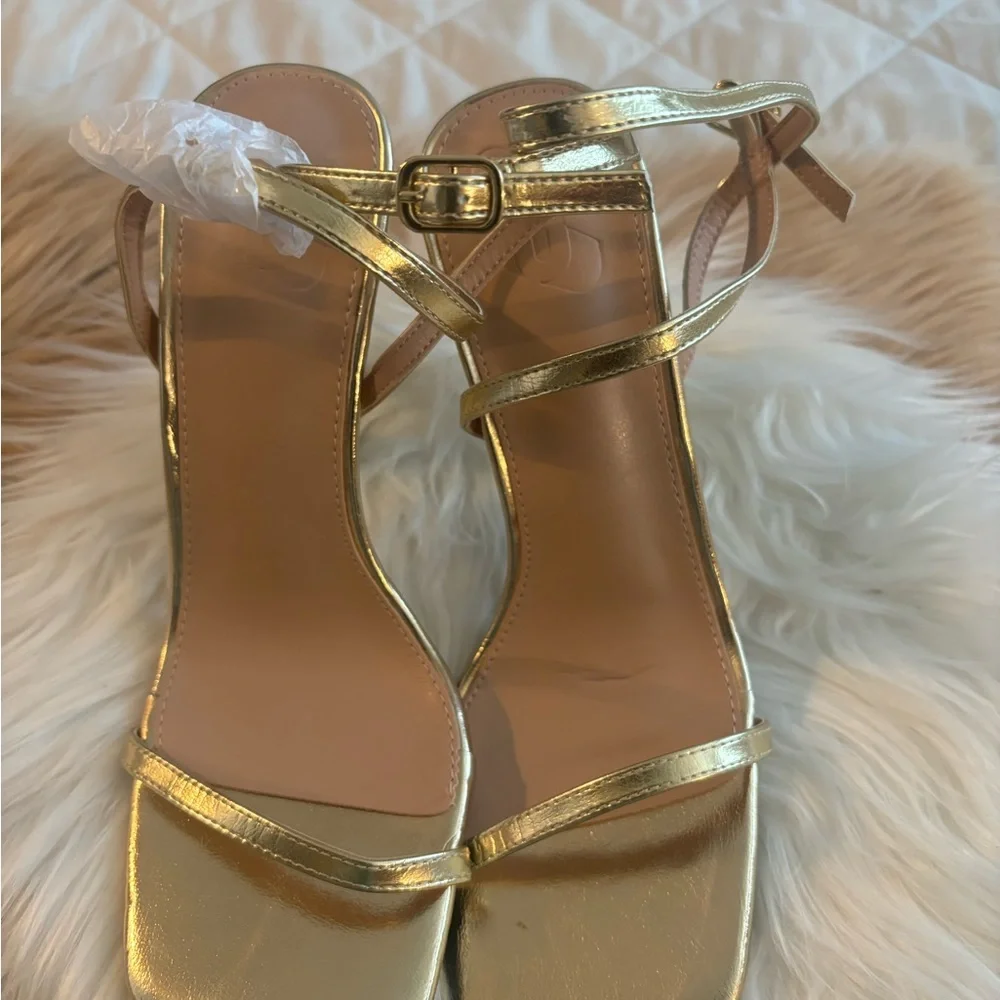 GOLD SEXY SCULPTURAL HEEL. - Picture 3 of 8
